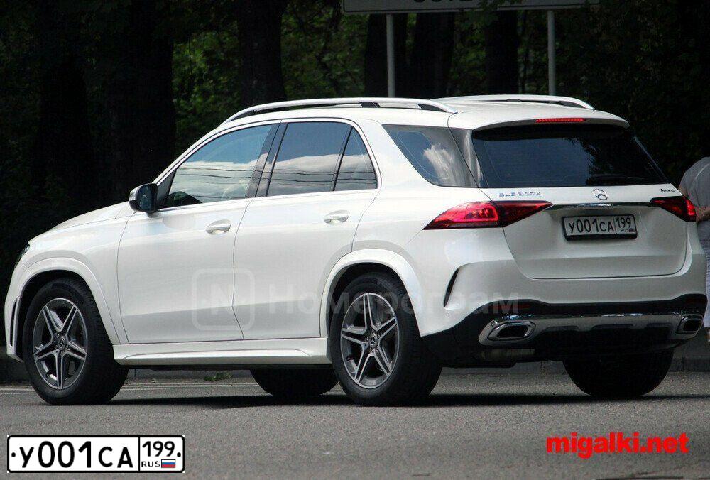 Фото автомобиля MERCEDES GLE-KLASSE, 2019 — госномер У001СА199. Цвет: БЕЛЫЙ