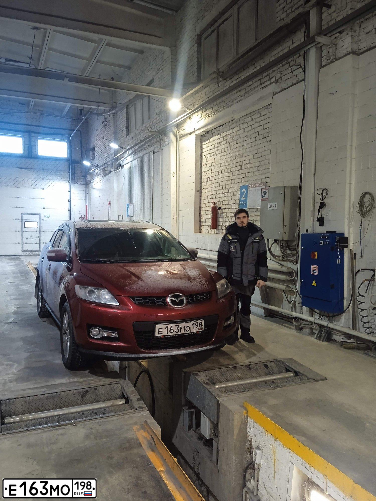 Фото автомобиля MAZDA CX-7, 2008 — госномер С608ТМ198. Цвет: Красный