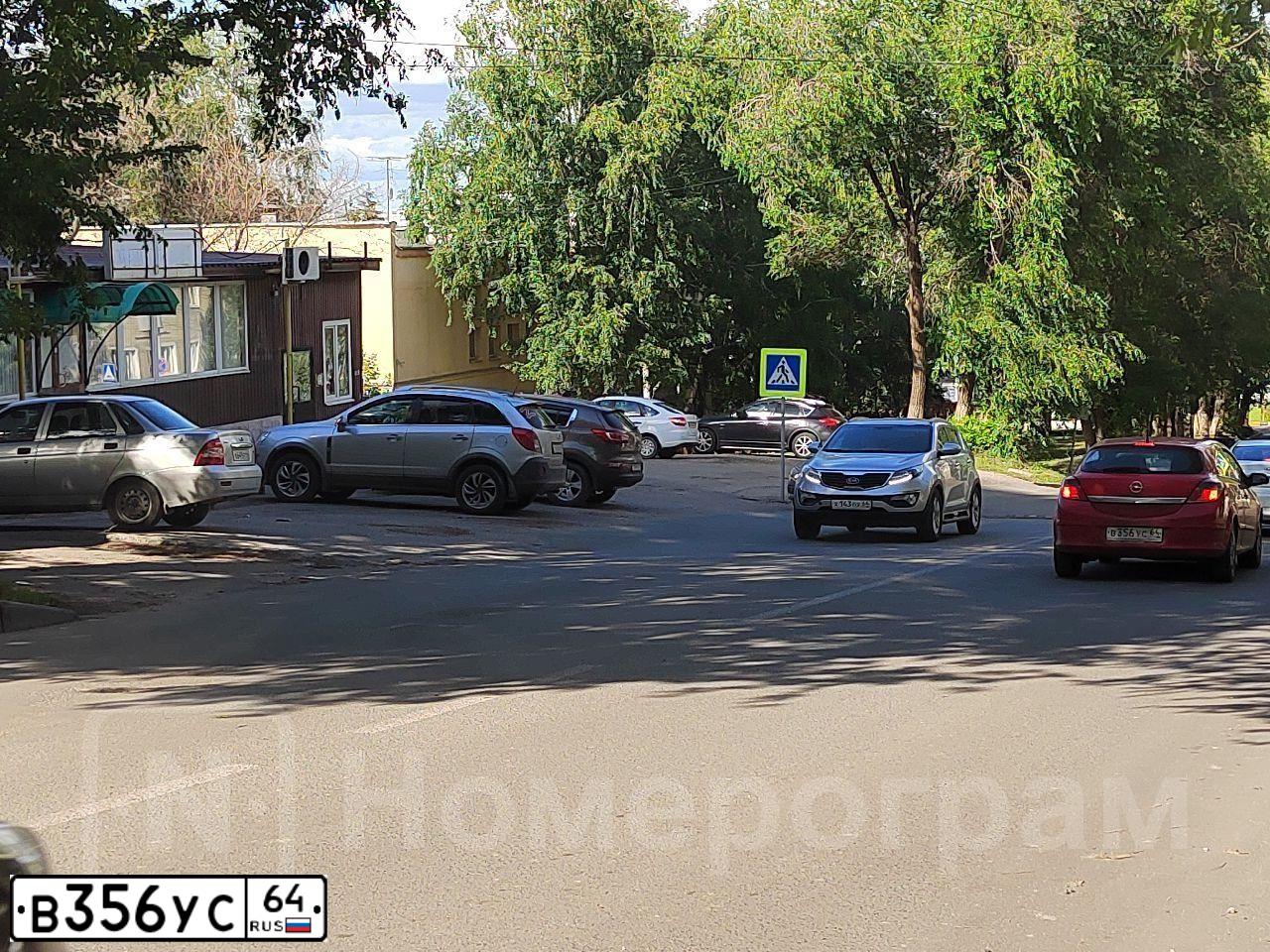 Фото автомобиля OPEL ASTRA, 2006 — госномер В356УС64. Цвет: КРАСНЫЙ