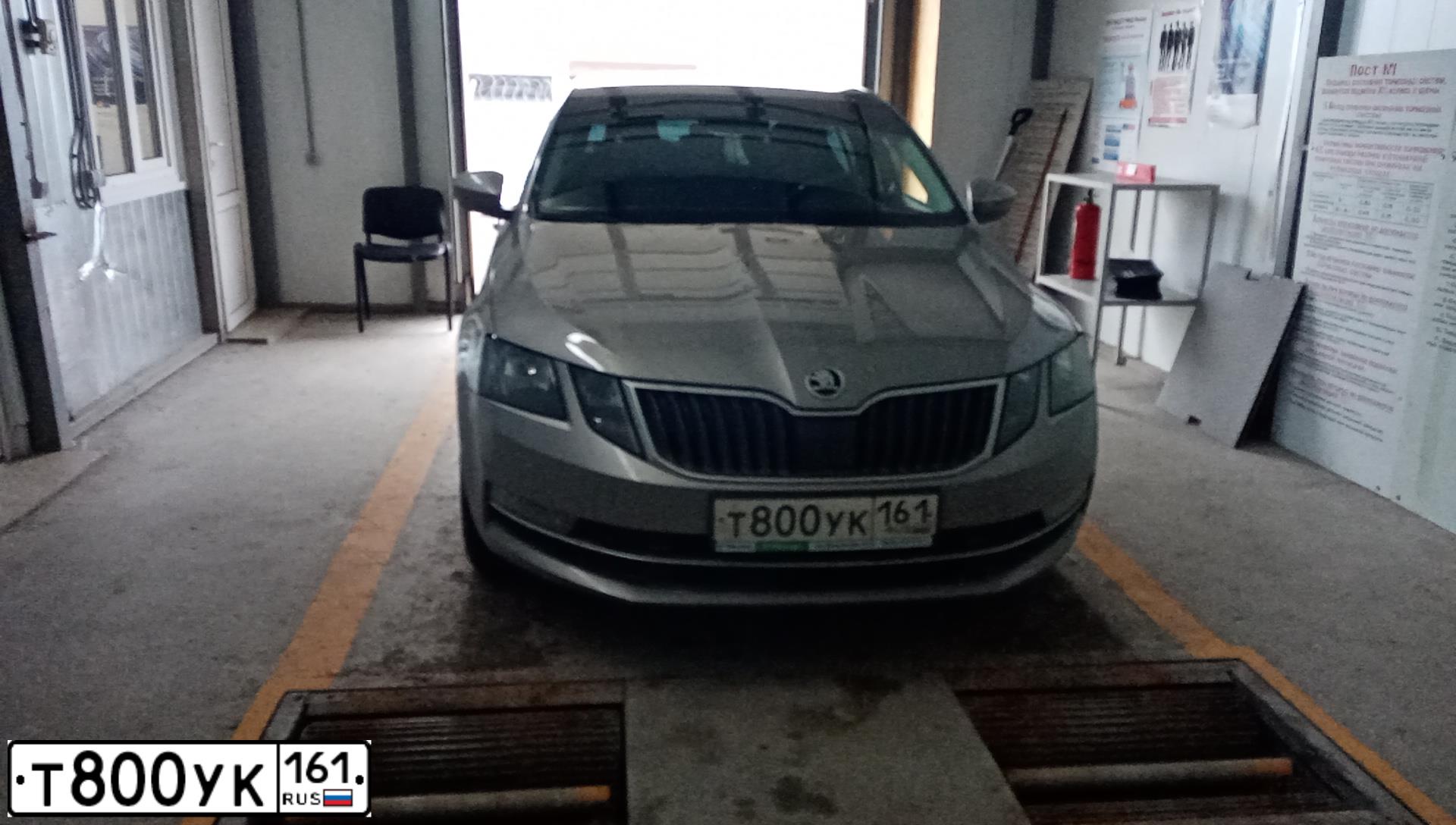 Фото автомобиля TOYOTA CAMRY, 2006 — госномер Т800УК161. Цвет: СЕРЫЙ