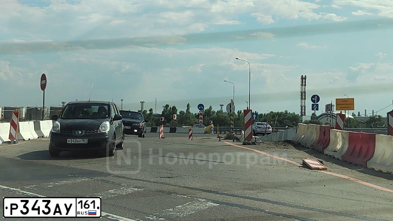 Фото автомобиля NISSAN NOTE, 2006 — госномер Р343АУ161. Цвет: ЧЕРНЫЙ