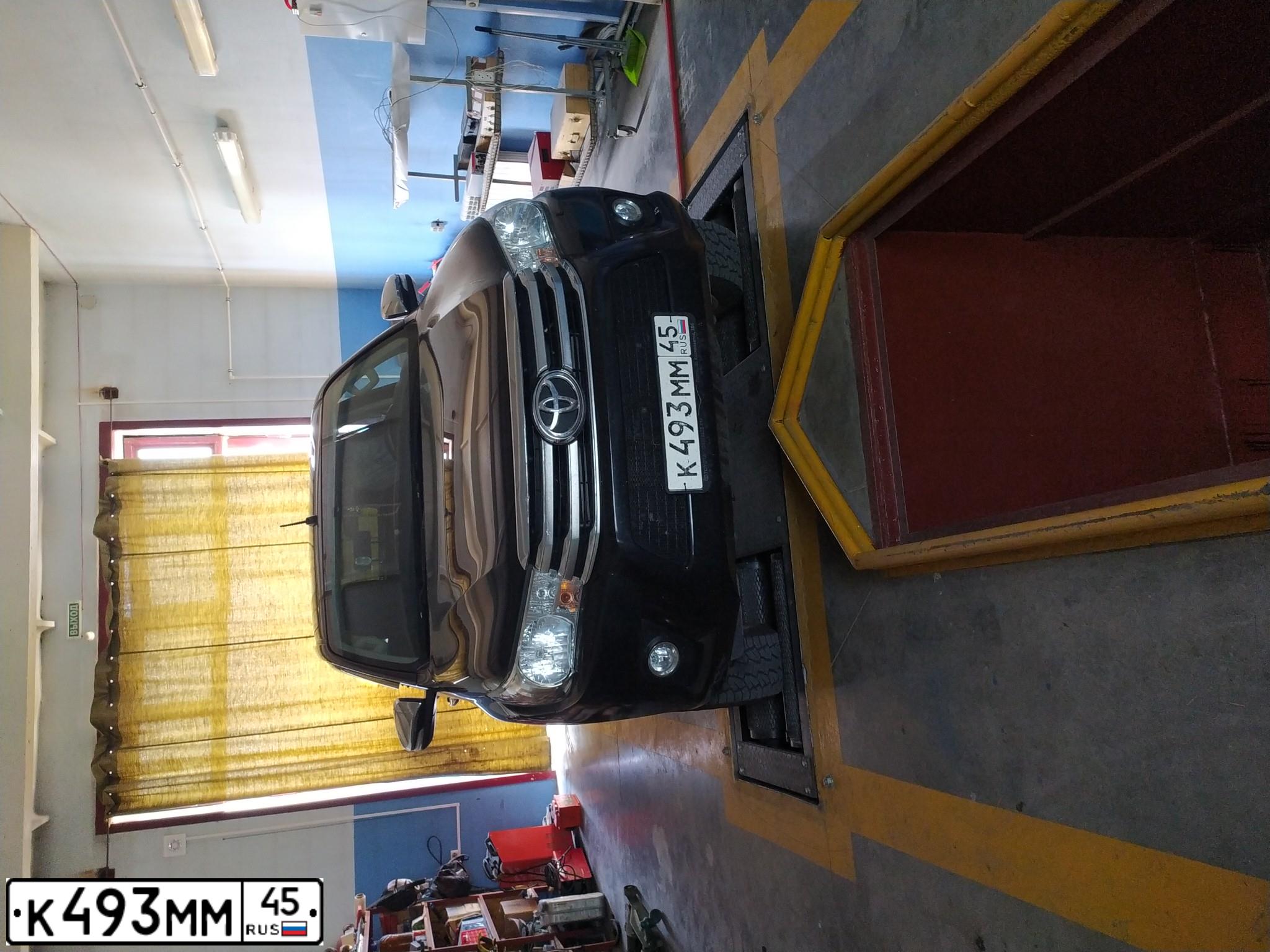 Фото автомобиля TOYOTA HILUX, 2015 — госномер К493ММ45. Цвет: ЧЕРНЫЙ