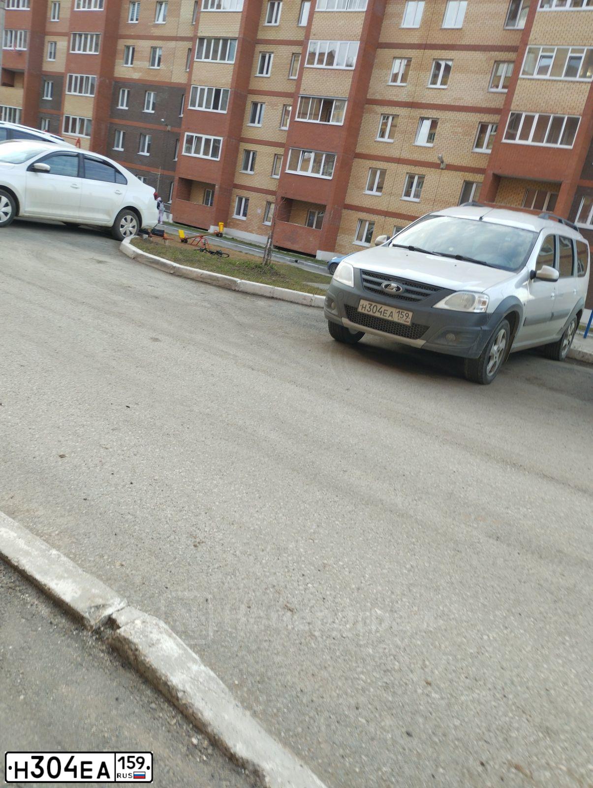 Фото автомобиля LADA LARGUS, 2020 — госномер Н304ЕА159. Цвет: СЕРЫЙ