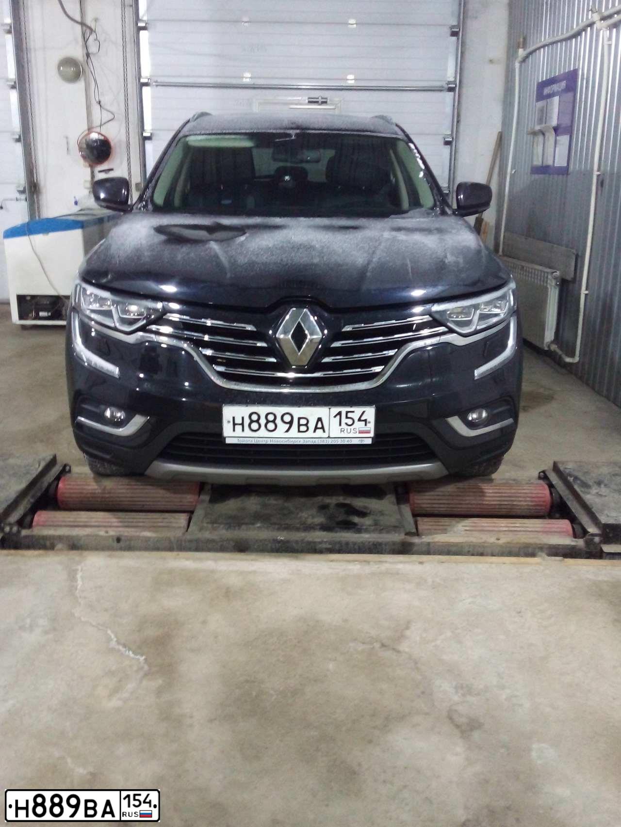 Фото автомобиля RENAULT KOLEOS, 2017 — госномер В800ММ154. Цвет: ЧЕРНЫЙ