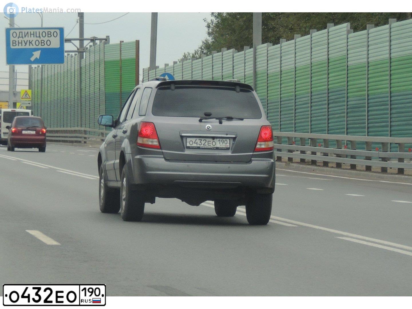Фото автомобиля VOLKSWAGEN PASSAT, 1992 — госномер М609НТ48. Цвет: ЗЕЛЕНЫЙ