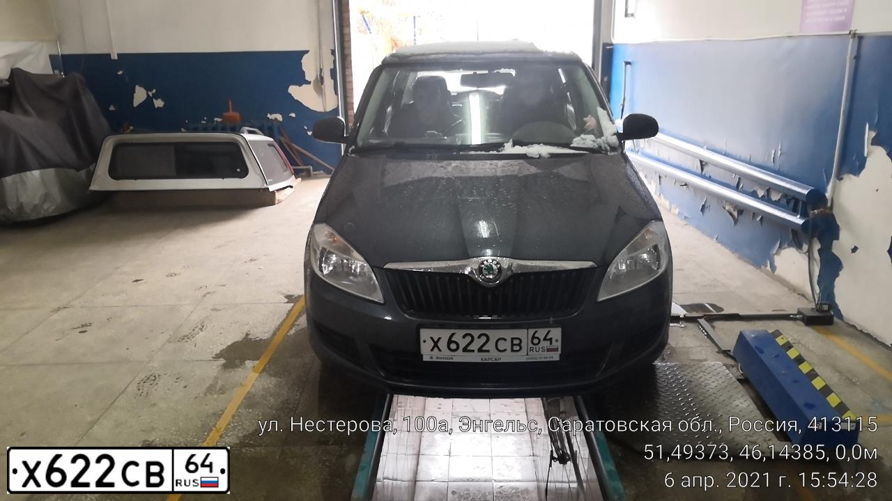 Фото автомобиля SKODA FABIA, 2012 — госномер Х622СВ64. Цвет: ТЕМНО СЕРЫЙ