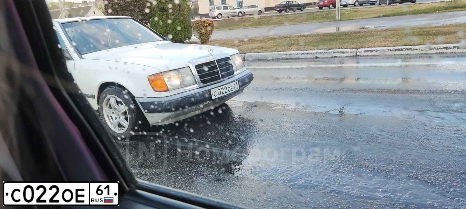 Фото автомобиля MERCEDES E-KLASSE, 1988 — госномер С022ОЕ61. Цвет: БЕЛЫЙ