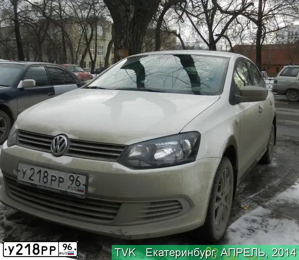 Фото автомобиля VOLKSWAGEN POLO, 2012 — госномер У218РР96. Цвет: БЕЛЫЙ