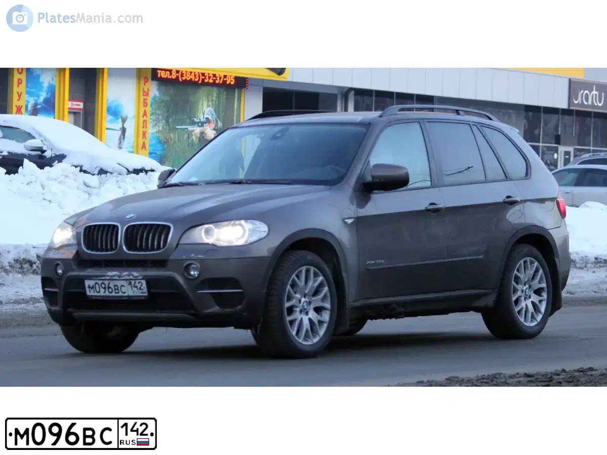 Фото автомобиля BMW X5, 2011 — госномер Е543КЕ122. Цвет: Коричневый