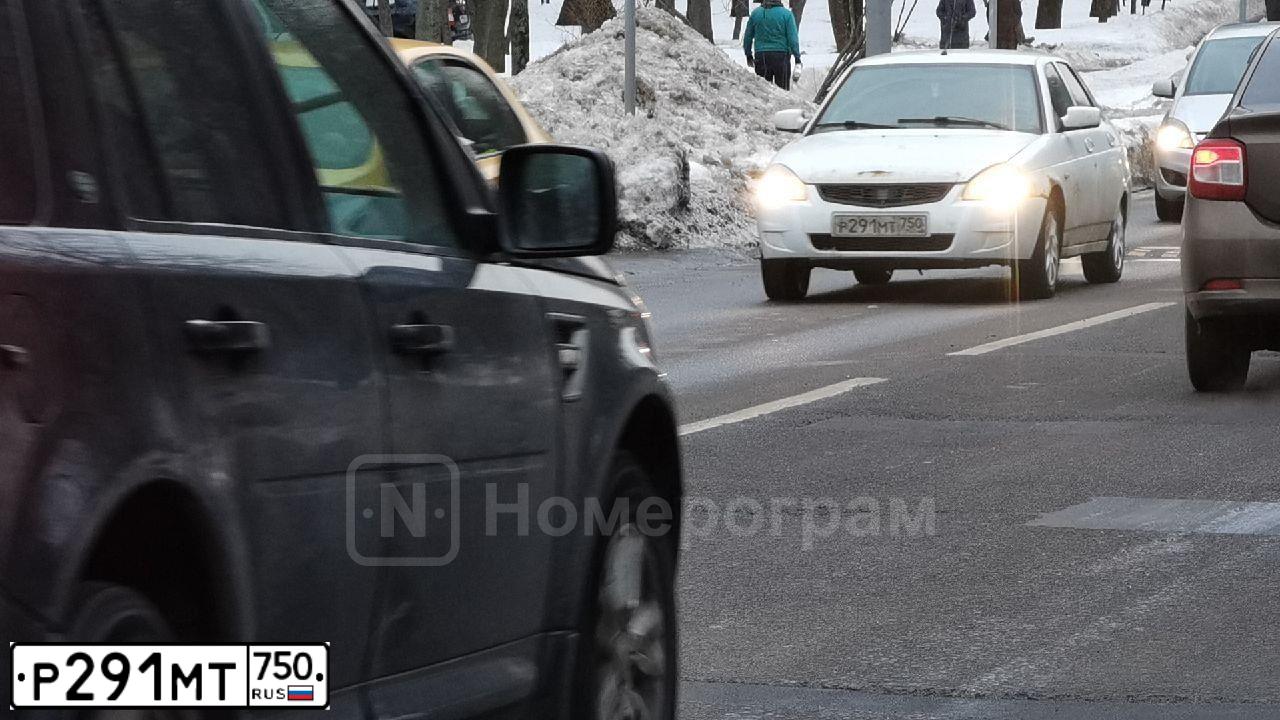 Фото автомобиля LADA 2172 PRIORA, 2011 — госномер Р291МТ750. Цвет: Белый