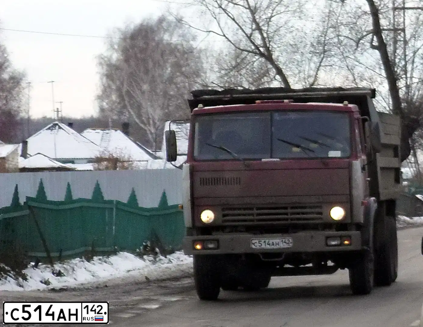 Фото автомобиля URAL 5557 /6X6/, 2007 — госномер Р100АА142. Цвет: голубой
