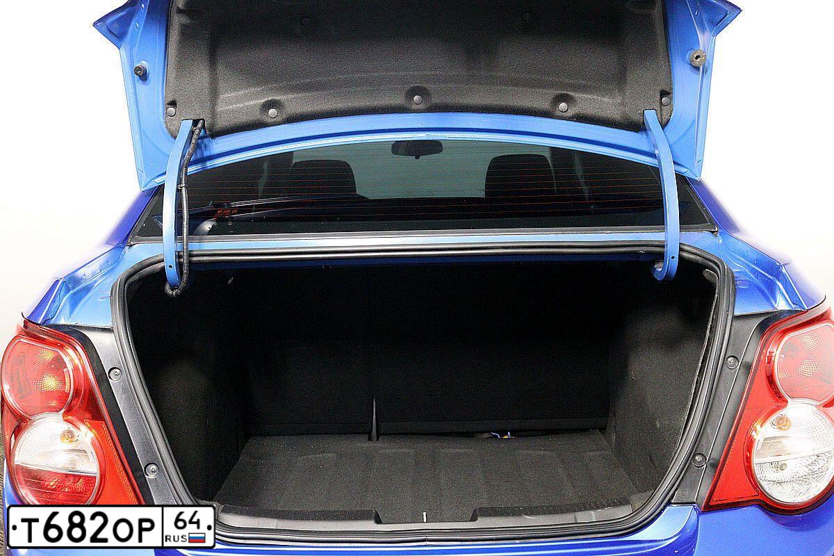 Фото автомобиля CHEVROLET AVEO, 2012 — госномер С945ЕО40. Цвет: синий