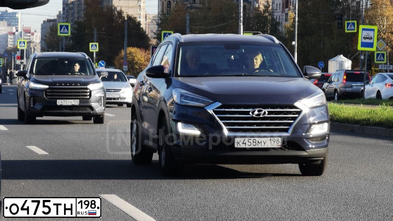 Фото автомобиля MERCEDES-BENZ C180, 2011 — госномер Н204РС21. Цвет: Красный