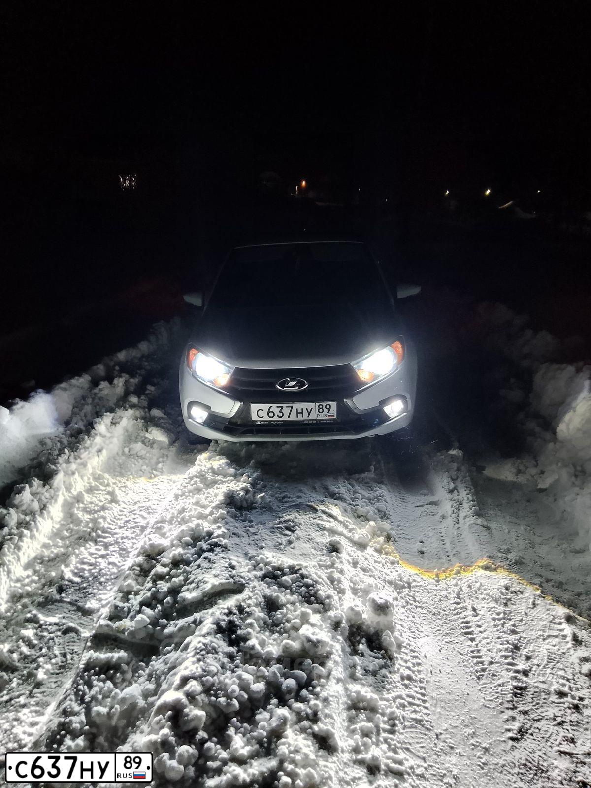 Фото автомобиля VAZ LADA GRANTA 219040, 2023 — госномер С637НУ89. Цвет: Белый