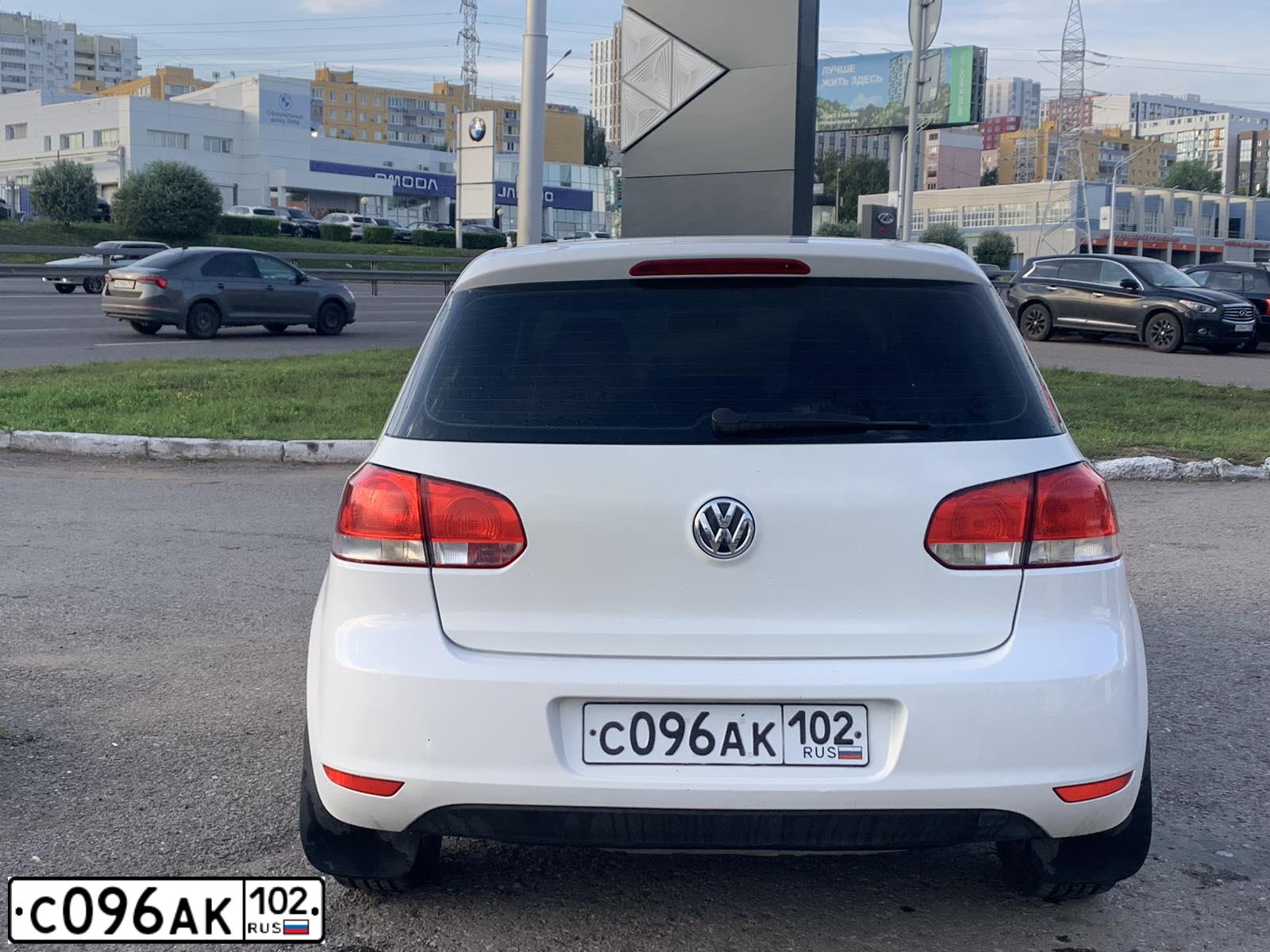 Фото автомобиля VOLKSWAGEN GOLF, 2011 — госномер Т016НН102. Цвет: Белый