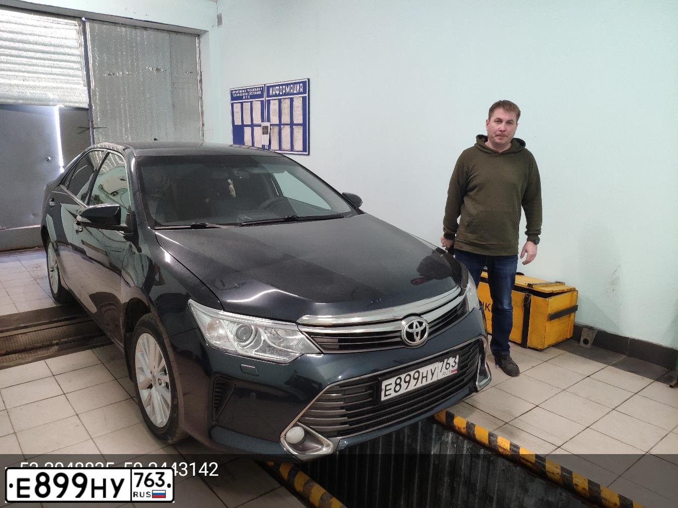 Фото автомобиля TOYOTA CAMRY, 2014 — госномер К979ОС163. Цвет: Темно-серый металлик