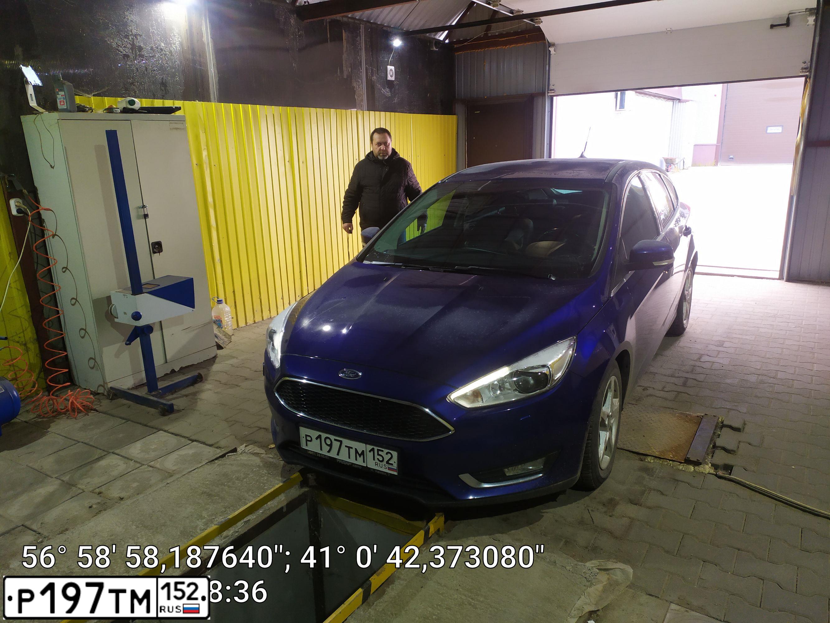 Фото автомобиля FORD FOCUS, 2017 — госномер Р197ТМ152. Цвет: синий