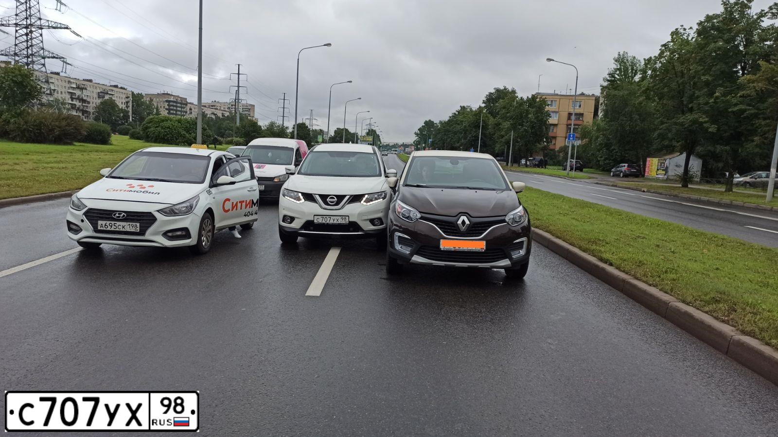 Фото автомобиля NISSAN X-TRAIL, 2018 — госномер С707УХ98. Цвет: БЕЛАЯ