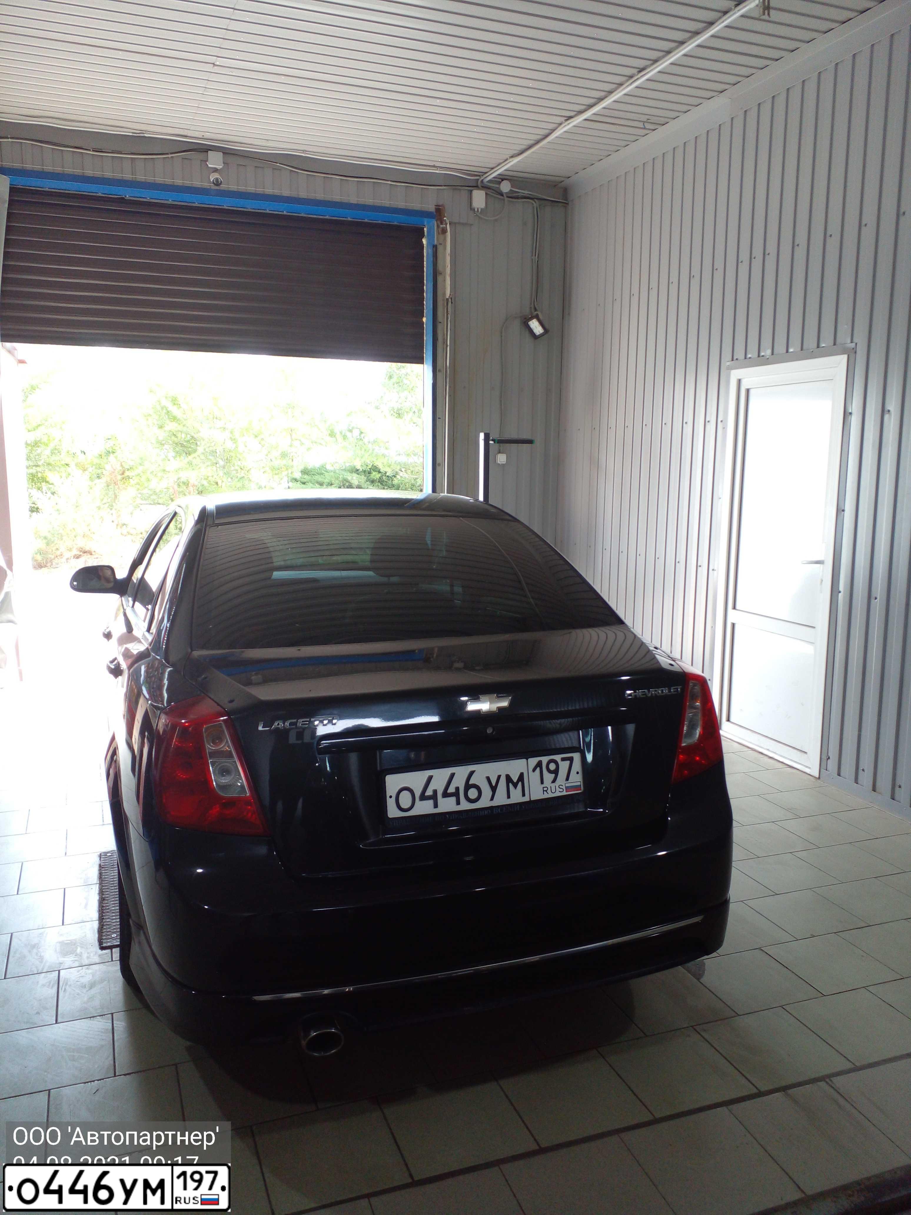 Фото автомобиля CHEVROLET LACETTI, 2008 — госномер Н112ЕО761. Цвет: ЧЕРНЫЙ