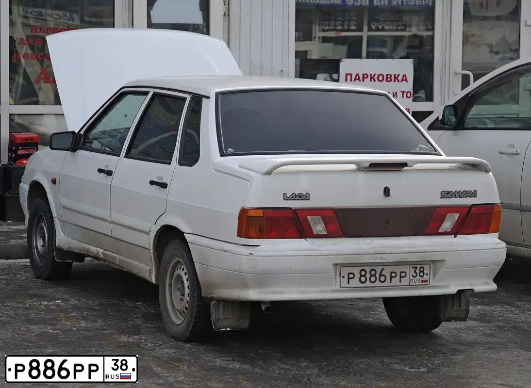 Фото автомобиля LАDА 211540 LАDА SАМАRА, 2012 — госномер Р886РР38. Цвет: БЕЛЫЙ