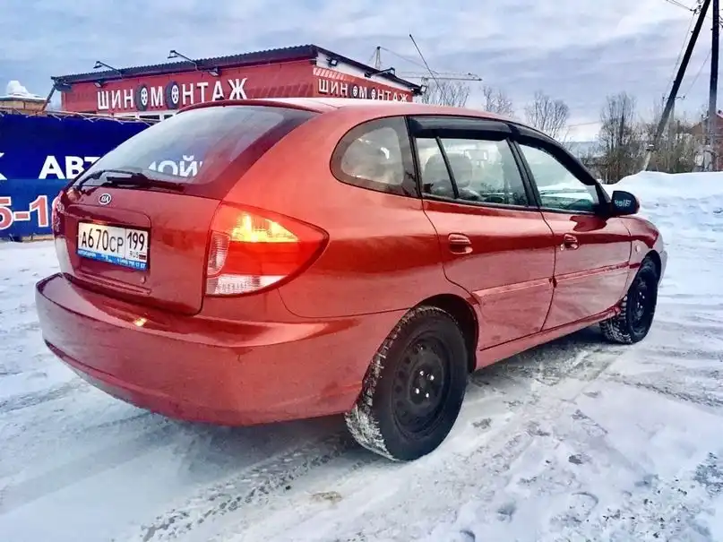 Фото автомобиля KIA RIO, 2003 — госномер Р994НО11. Цвет: Коричневый