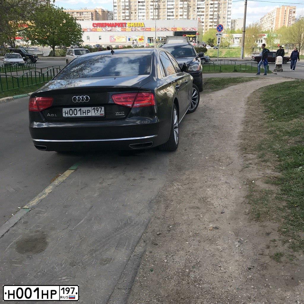 Фото автомобиля АУДИ Q7, 2007 — госномер Р705ОЕ790. Цвет: ЧЕРНЫЙ