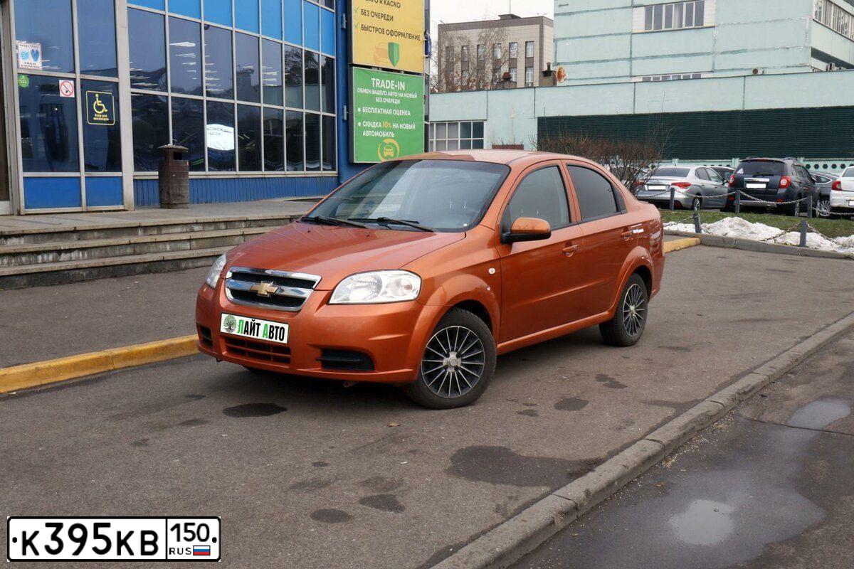 Фото автомобиля CHEVROLET AVEO, 2007 — госномер К395КВ150. Цвет: Оранжевый