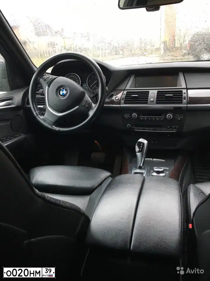 Фото автомобиля BMW X5, 2009 — госномер К999НЕ39. Цвет: ЧЕРНЫЙ