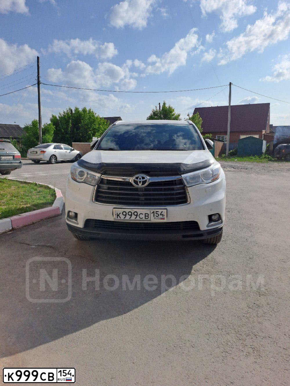 Фото автомобиля TOYOTA HIGHLANDER, 2015 — госномер К999СВ154. Цвет: Белый
