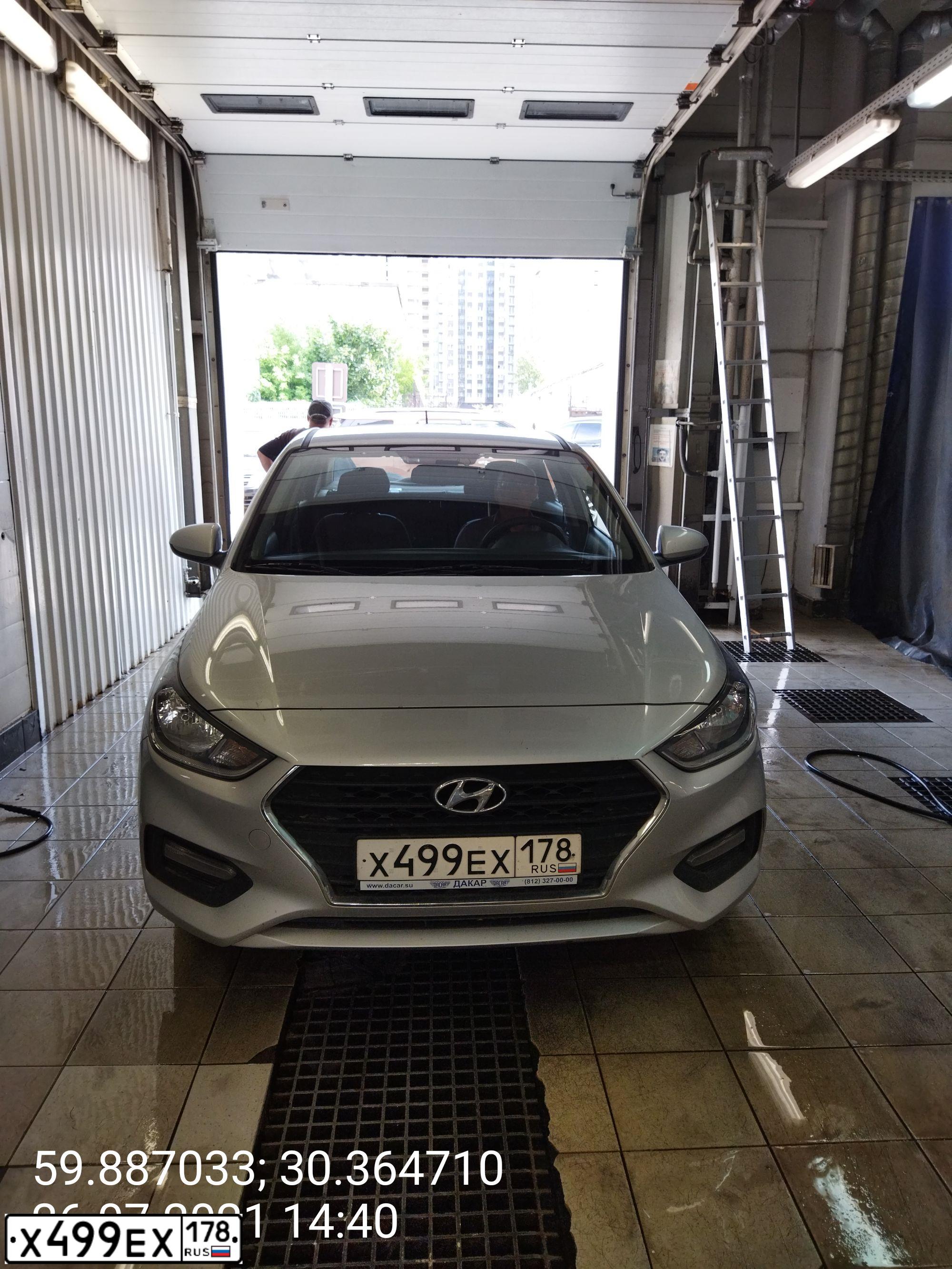 Фото автомобиля HYUNDAI SOLARIS, 2017 — госномер Х499ЕХ178. Цвет: Серебристый