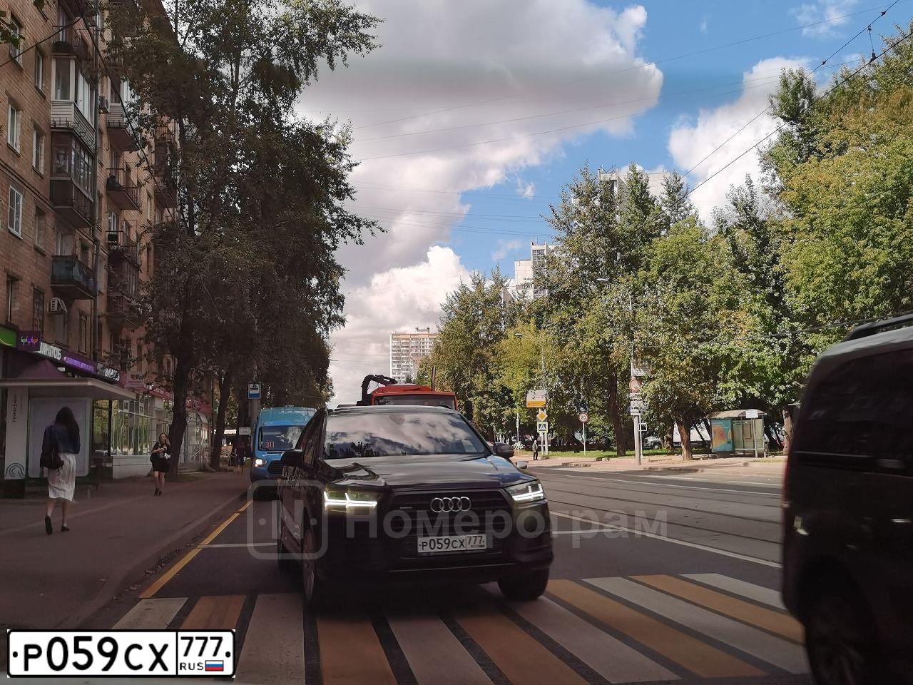 Фото автомобиля AUDI Q7, 2016 — госномер А740АУ550. Цвет: ЧЕРНО-СИНИЙ