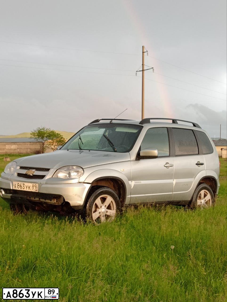 Фото автомобиля CHEVROLET NIVA, 2014 — госномер А863УК89. Цвет: СВЕТЛО-СЕРЕБРИСТЫЙ