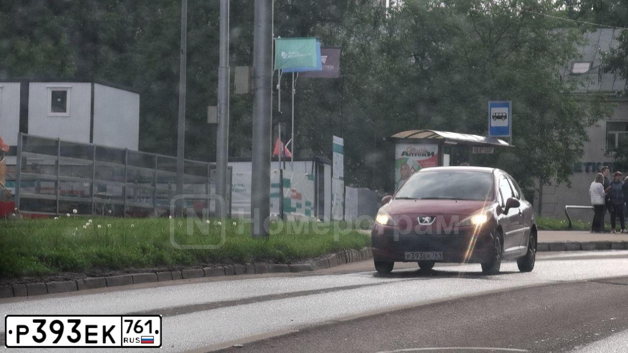 Фото автомобиля PEUGEOT 207, 2010 — госномер Р393ЕК761. Цвет: КРАСНЫЙ