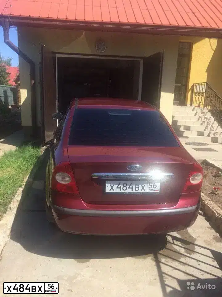 Фото автомобиля FORD FOCUS, 2007 — госномер Х484ВХ56. Цвет: ВИШНЕВЫЙ
