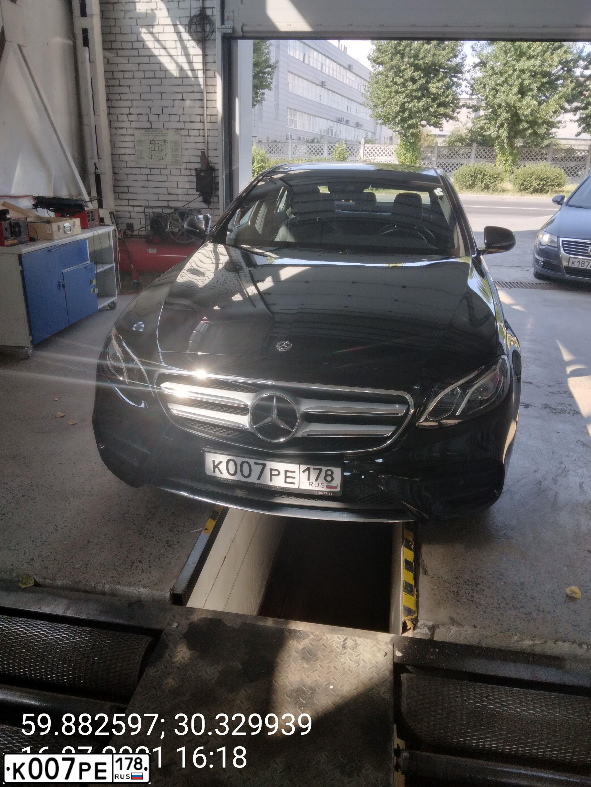 Фото автомобиля MERCEDES E-KLASSE, 2017 — госномер К007РЕ178. Цвет: ЧЕРНЫЙ