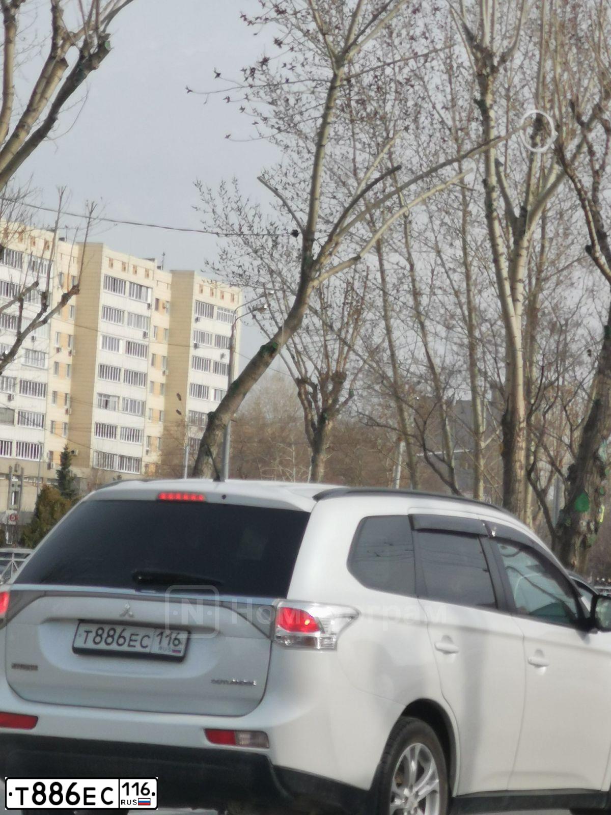 Фото автомобиля MITSUBISHI OUTLANDER, 2013 — госномер Т886ЕС116. Цвет: Белый