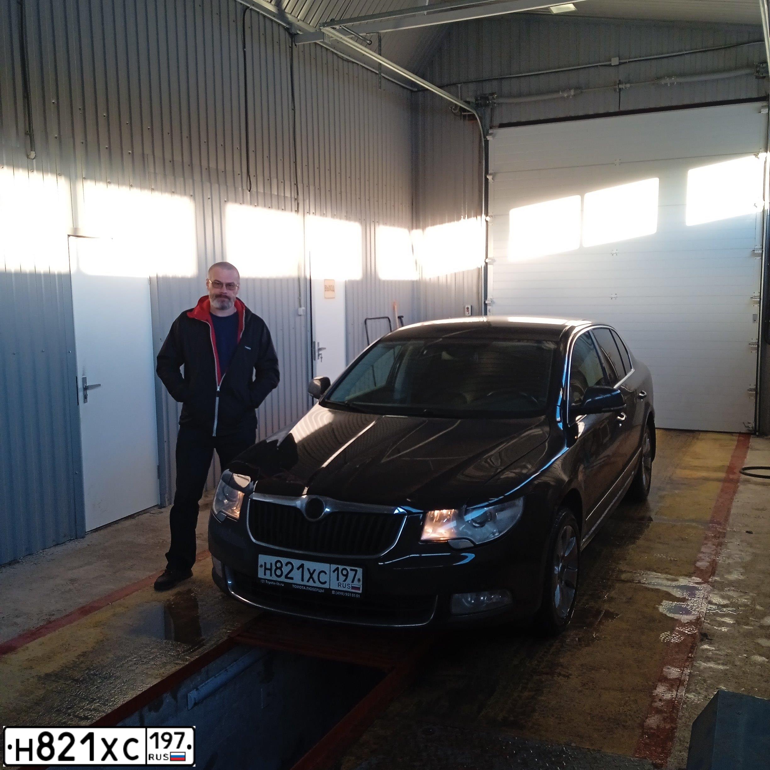 Фото автомобиля SKODA SUPERB, 2012 — госномер С082ТВ790. Цвет: Коричневый