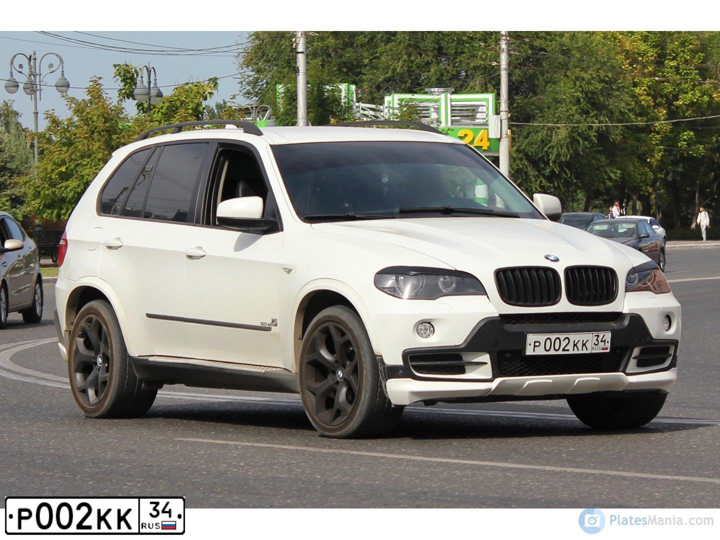 Фото автомобиля BMW X5, 2008 — госномер С913НТ30. Цвет: Белый