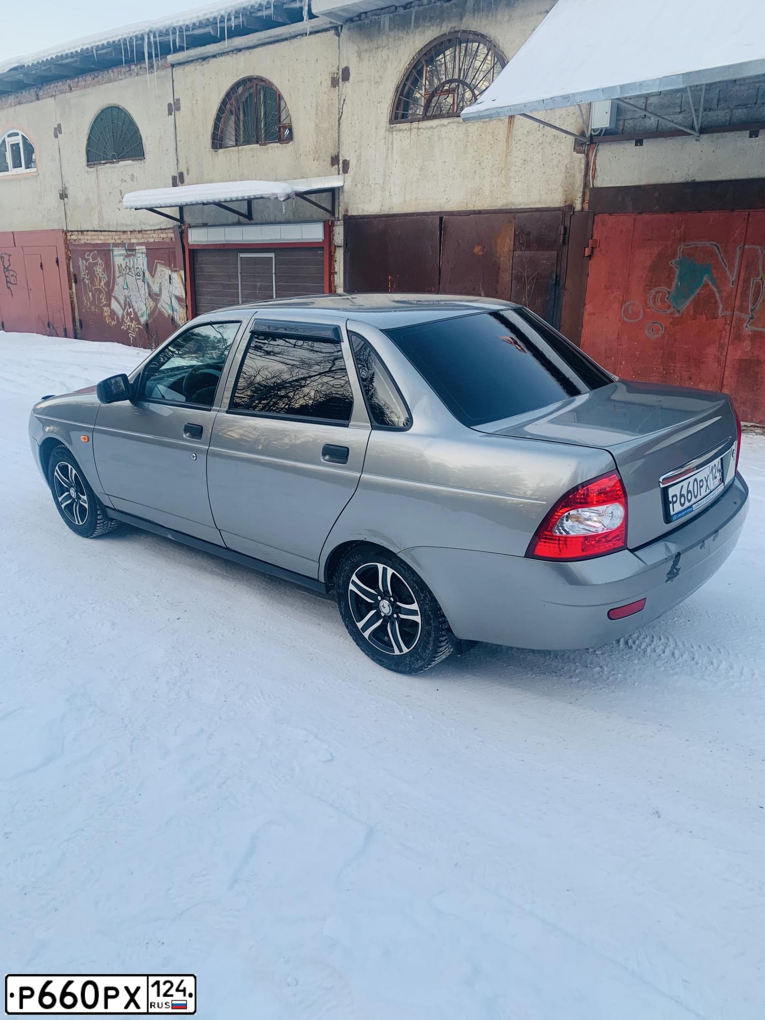 Фото автомобиля LADA 2170 PRIORA, 2008 — госномер Т090МК124. Цвет: СЕРЫЙ
