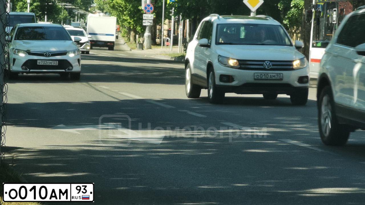 Фото автомобиля LADA 2110, 2002 — госномер О010АМ93. Цвет: СЕРЕБРИСТЫЙ