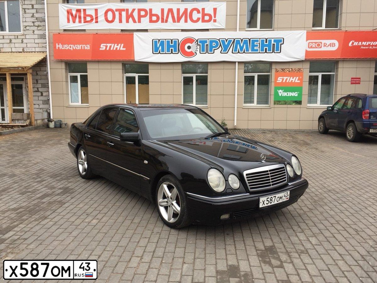 Фото автомобиля MERCEDES E-KLASSE, 1999 — госномер Х587ОМ43. Цвет: ЧЕРНЫЙ
