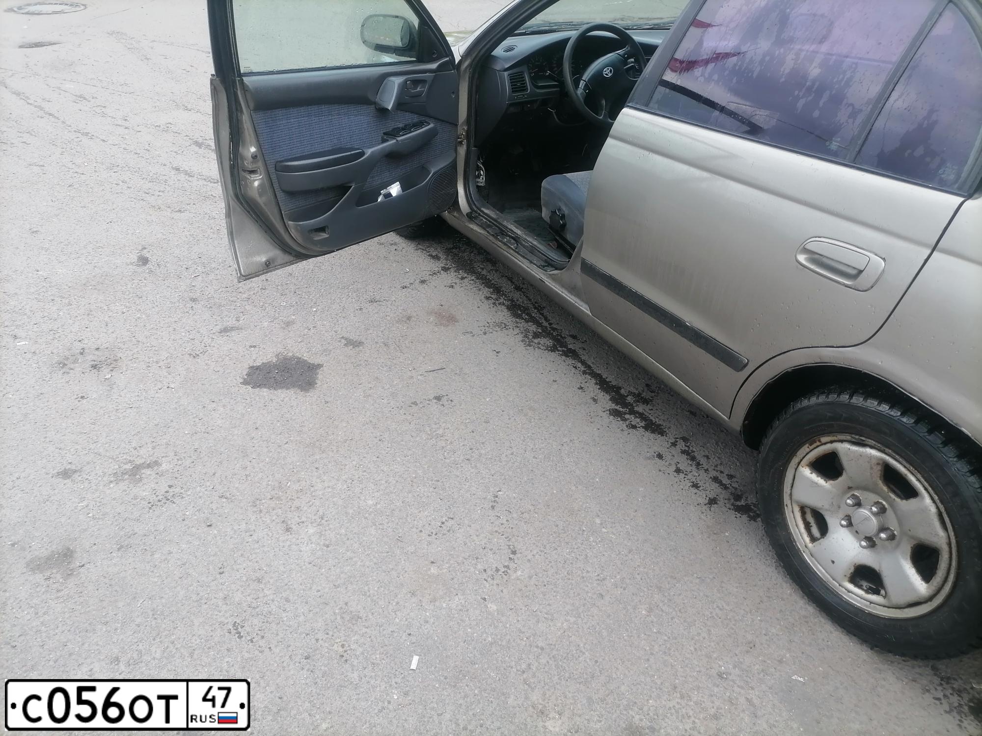 Фото автомобиля TOYOTA CARINA, 1995 — госномер С056ОТ47. Цвет: БЕЖЕВЫЙ