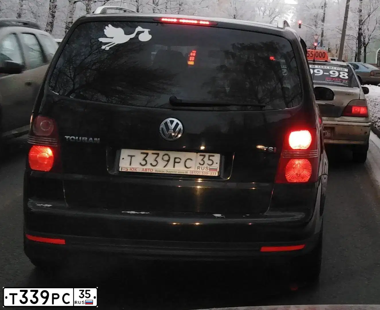 Фото автомобиля VOLKSWAGEN TOURAN, 2007 — госномер Т339РС35. Цвет: ЧЕРНЫЙ