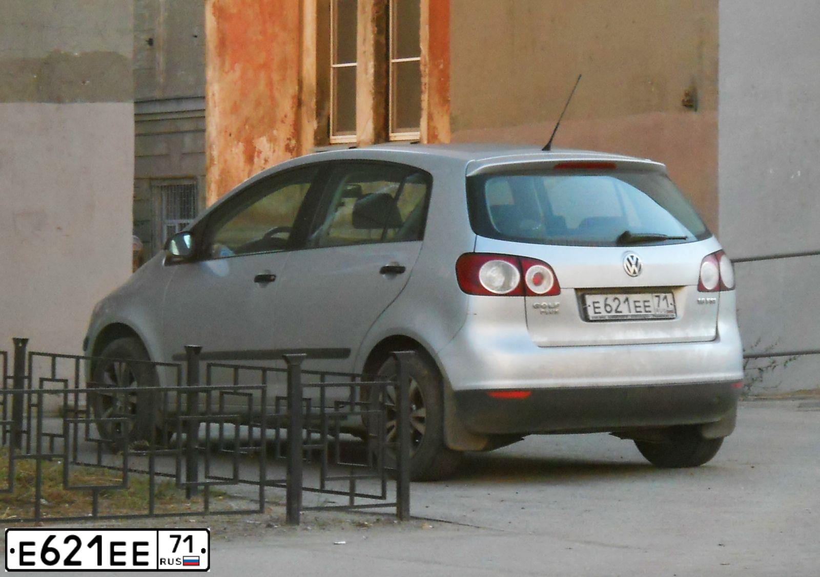 Фото автомобиля VOLKSWAGEN GOLF PLUS, 2007 — госномер Е321ЕЕ71. Цвет: СЕРЕБРИСТЫЙ