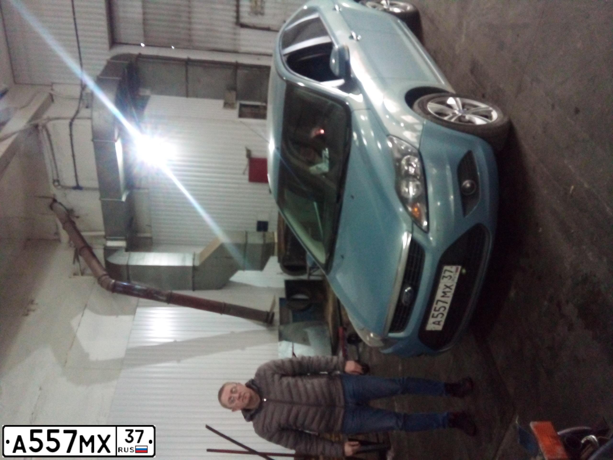 Фото автомобиля FORD FOCUS, 2009 — госномер Е013МУ18. Цвет: СЕРО-ГОЛУБОЙ