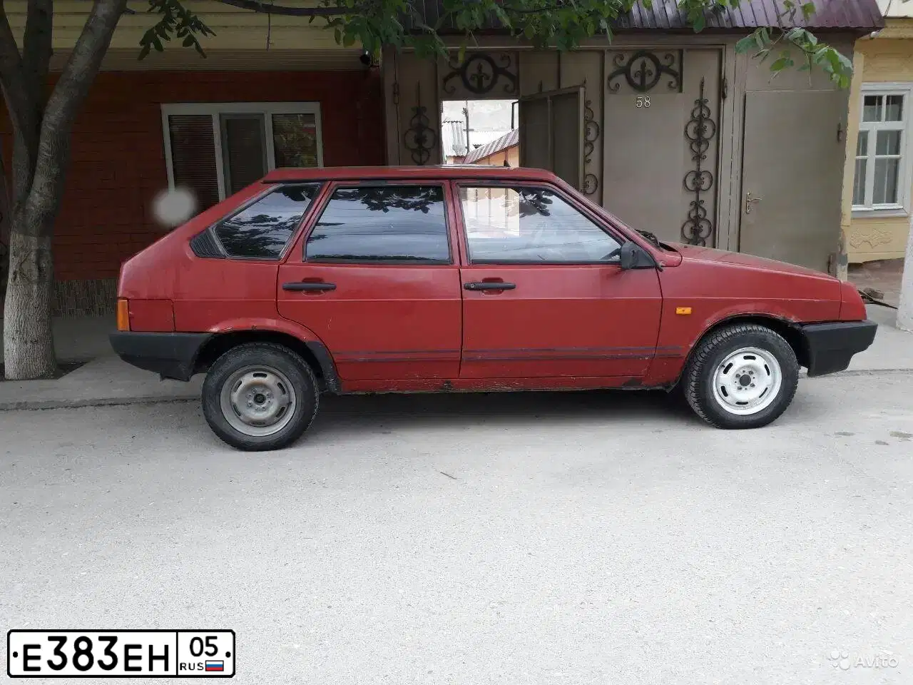 Фото автомобиля LADA 2109 SAMARA, 1991 — госномер Е383ЕН05. Цвет: КРАСНЫЙ