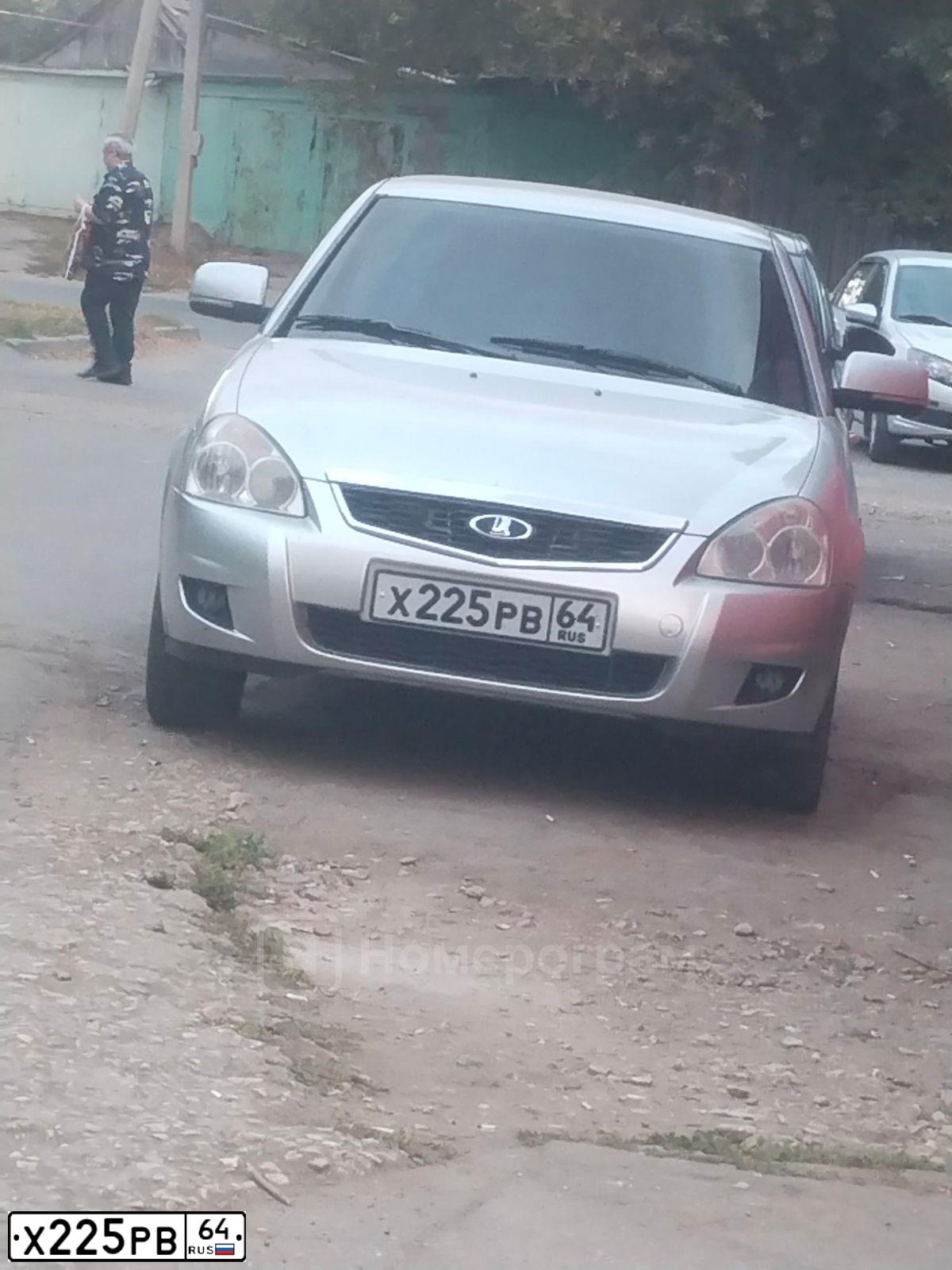 Фото автомобиля LADA 2172 PRIORA, 2008 — госномер Х225РВ64. Цвет: СВЕТЛО-СЕРЕБРИСТЫЙ МЕТАЛЛ