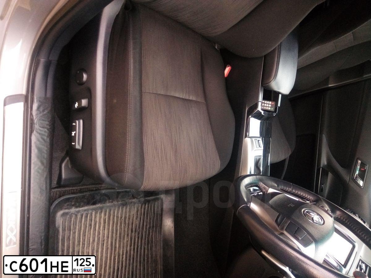Фото автомобиля TOYOTA HIGHLANDER, 2014 — госномер Х370ВУ65. Цвет: СЕРЫЙ ТЕМНЫЙ