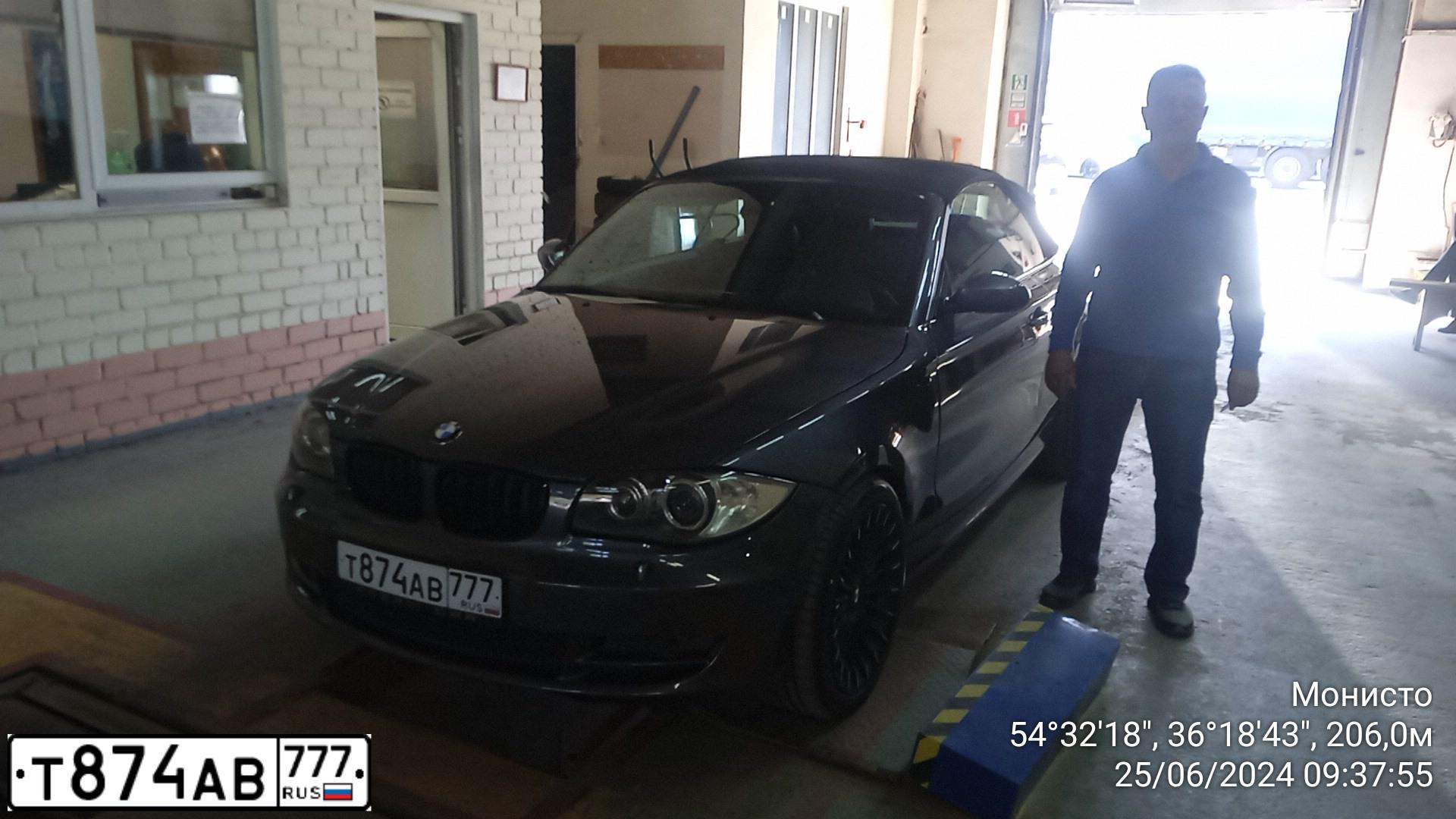 Фото автомобиля BMW W SERIE 1, 2008 — госномер Е665ВМ147. Цвет: СЕРЫЙ