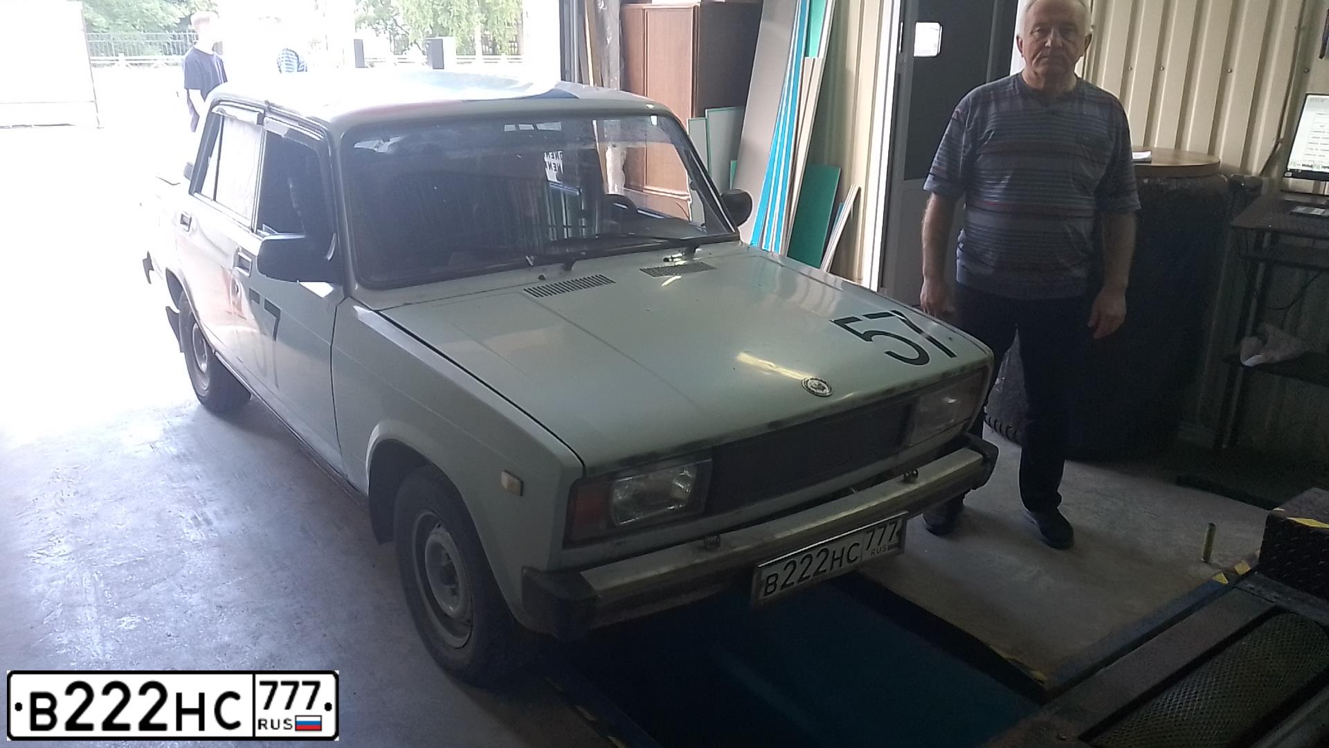 Фото автомобиля LADA 2105, 1996 — госномер В222НС777. Цвет: СВЕТЛО-СЕРЫЙ